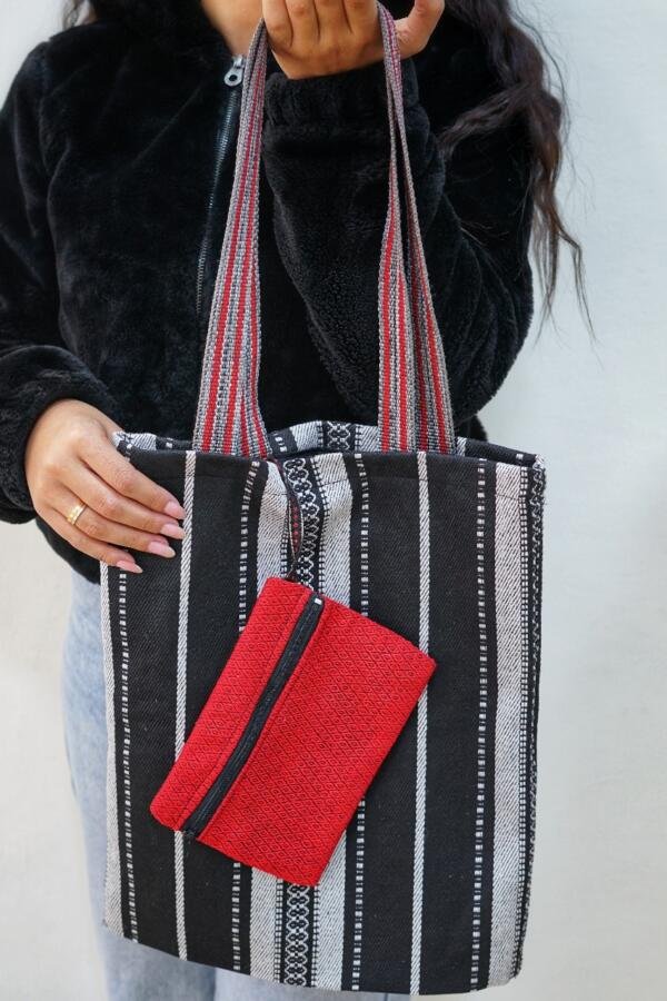 WhatsApp Image 2024-01-03 at 13.51.28_724e771e Black A White