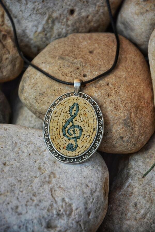 DSC_9452-01 Music Note Necklace