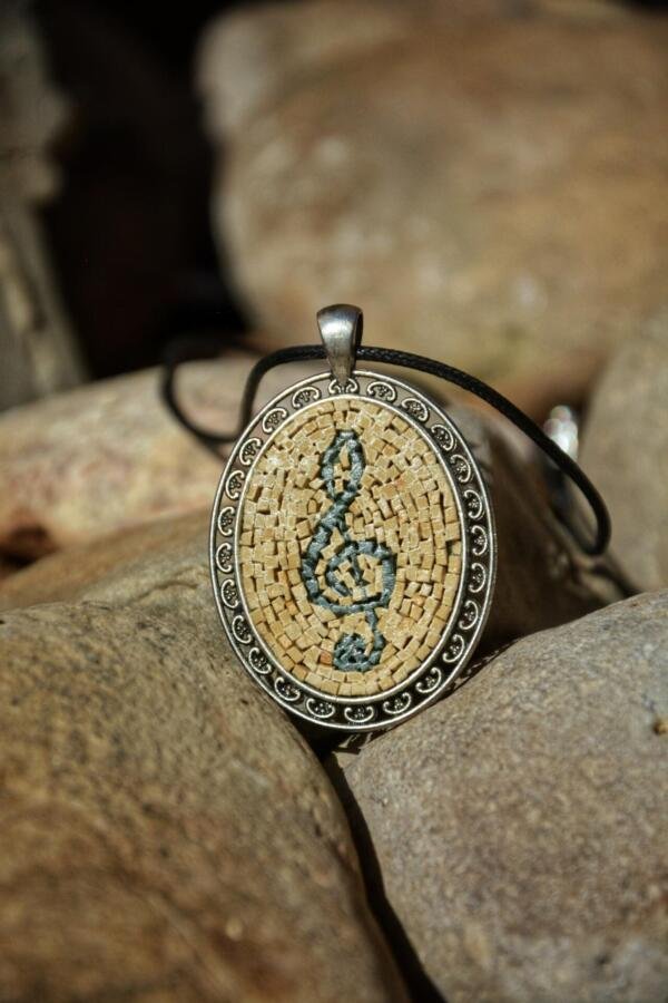 DSC_9458-01 Music Note Necklace