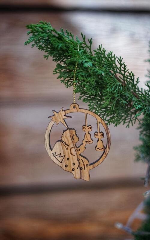 UHN02225-01 Angel on Tree